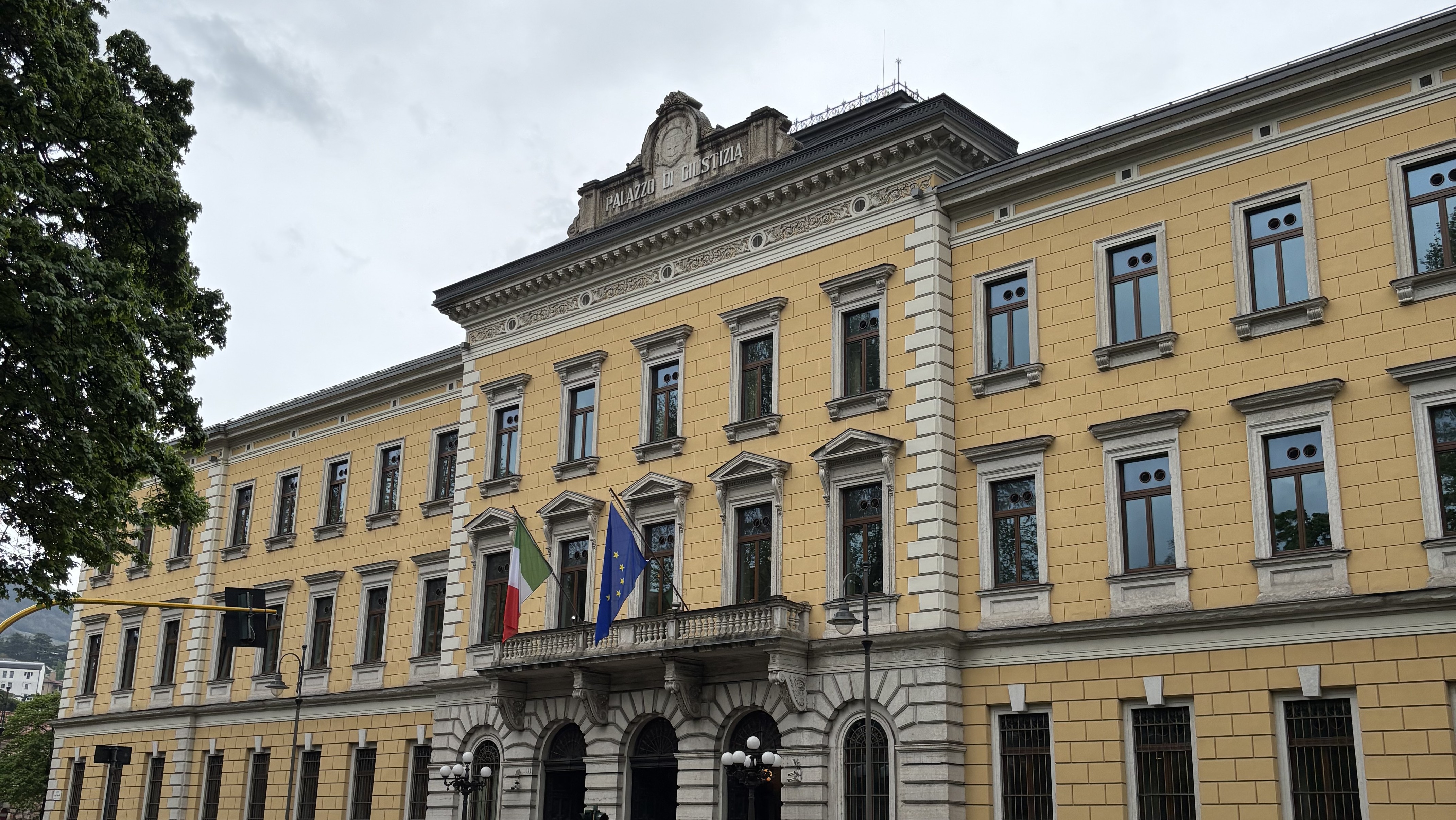 Fronte_Palazzo_Giustizia_Trento_3.jpeg